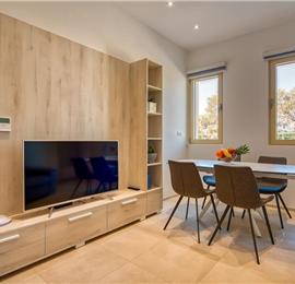 6 bedroom villa with pool and roof terrace, Sveti Staffan, sleeps 12